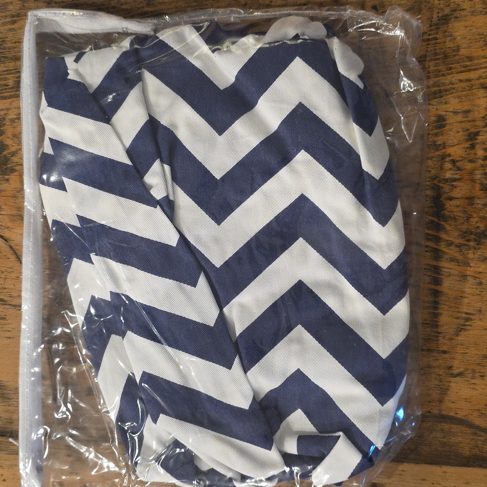 LIZ AND ROO Navy Chevron Changing Pad - Picture 2 of 2